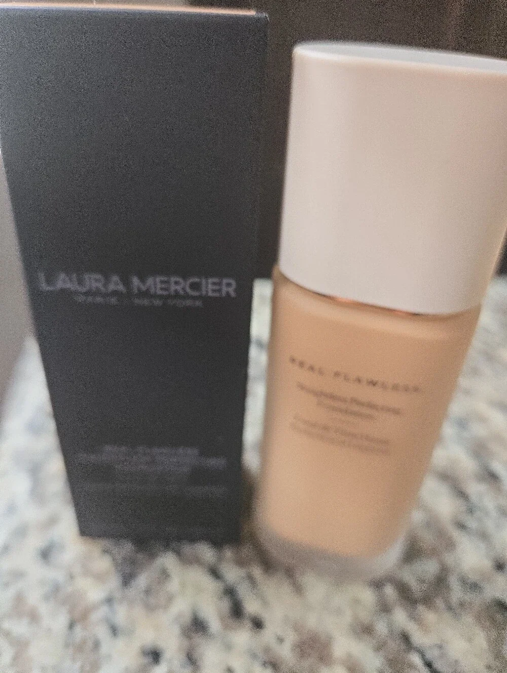 laura mercier Foundation Bottle in ECRU 2c1 New In Box